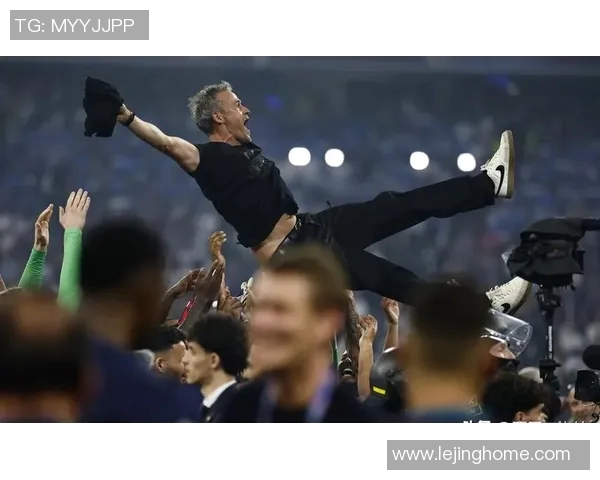 西甲激战巴黎圣日耳曼与尤文图斯握手言和红牌事件引发全场热议