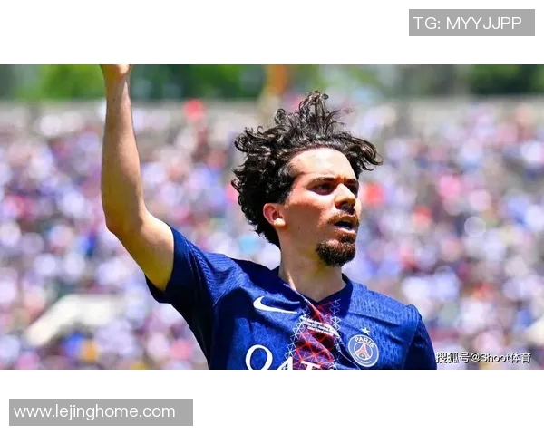 国王杯精彩对决曼城与巴黎圣日耳曼战成平局红牌争议引发全场热议