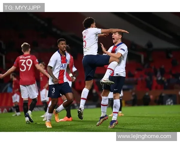 友谊赛曼联与巴黎圣日耳曼战平点球大战引发争议判罚全场沸腾