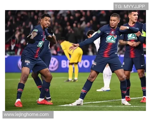 巴黎圣日耳曼大胜本菲卡六比二乌龙球成比赛转折点引发热议