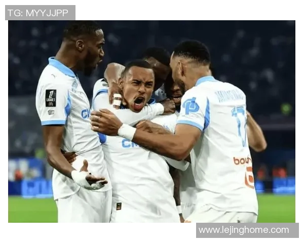 友谊赛精彩回顾：里昂以3-0战胜莱比锡绝杀瞬间引发全场欢呼